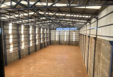 imagem 3 - Galpão para alugar de 550m² com banheiros - Cravinhos. imagem 3 - Galpão para alugar de 550m² com banheiros - Cravinhos.
